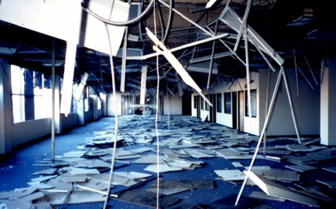 Complete loss of suspended ceilings and light fixtures in the 1994 Northridge Earthquake. (FEMA 74, 1994)