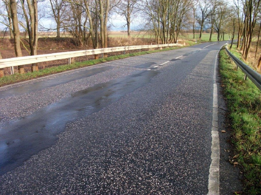 Excessive cracking on the whole road section
