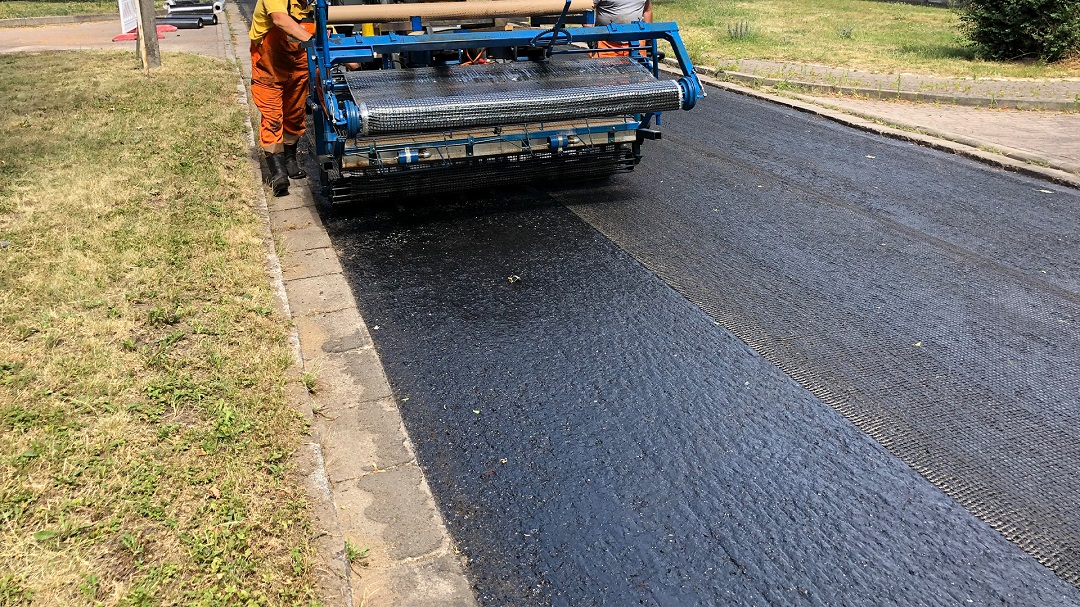 Asphalt pavement repair