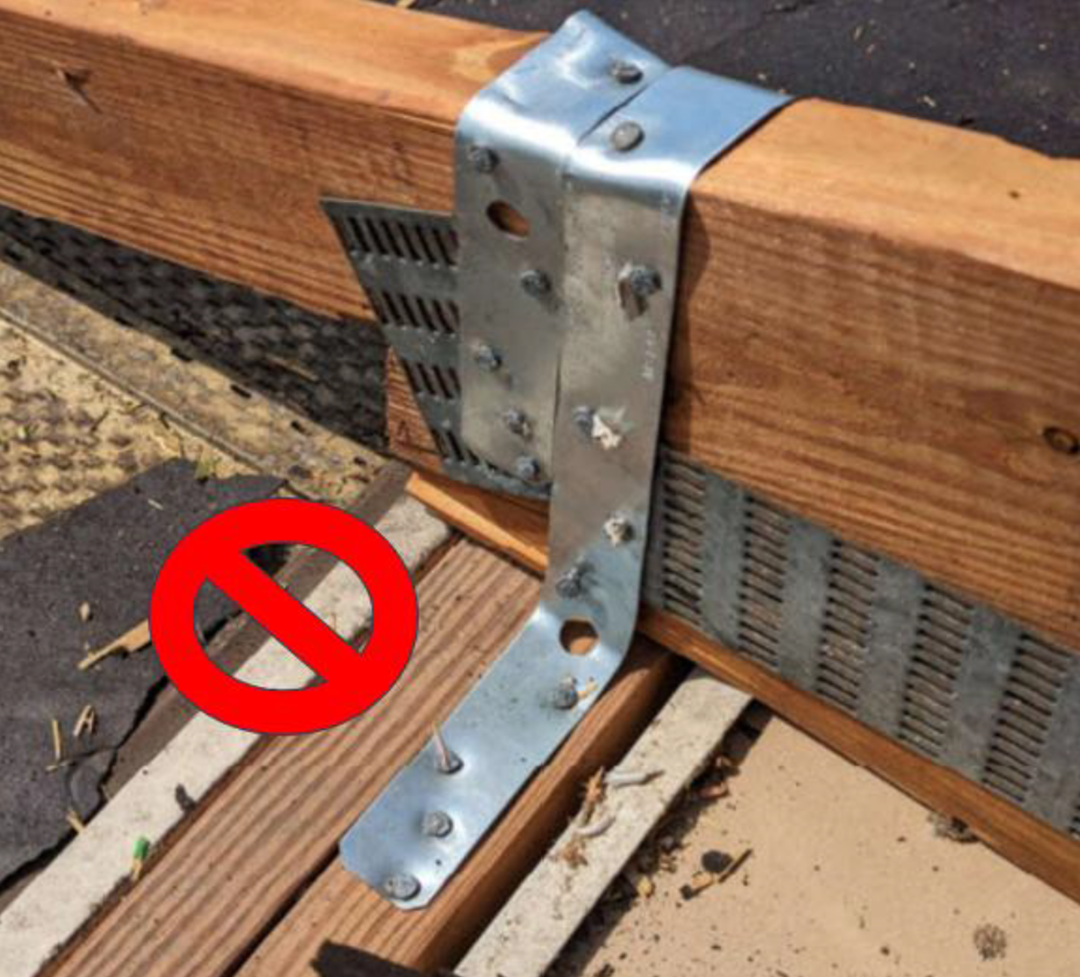 Figure 1: Improperly installed flat tension straps